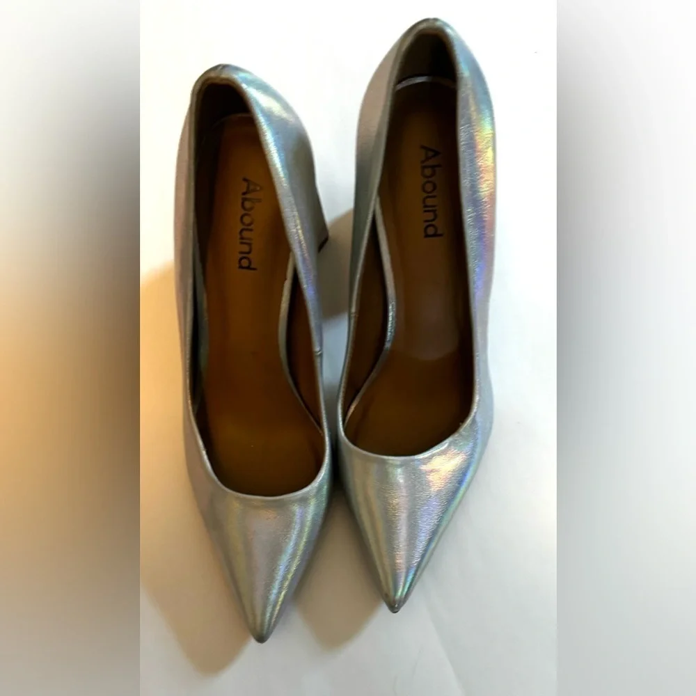 Belize Pump In Silver Iridescent